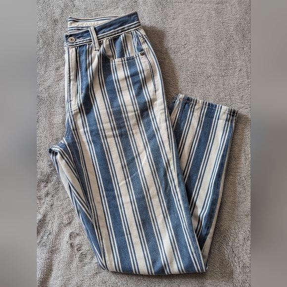 American Eagle-Mom Jean - Picture 1 of 6